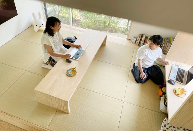 暮らしと仕事のできる空間を定義する『暮らしごと』を体感するため、広報スタッフみんなで伊藤家で仕事をする会を開催。