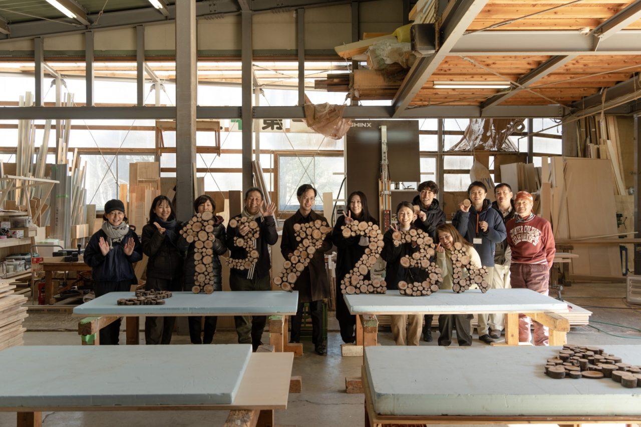 JR中央線コミュニティデザインの皆さん、大林組の設計者さんと小泉さんと一緒に記念撮影