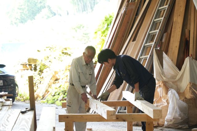 秋山大工と相談しながら