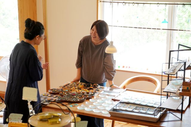 畑さんと一緒に、つむじ市に来場いただいた方とゆっくり楽しくお話します。