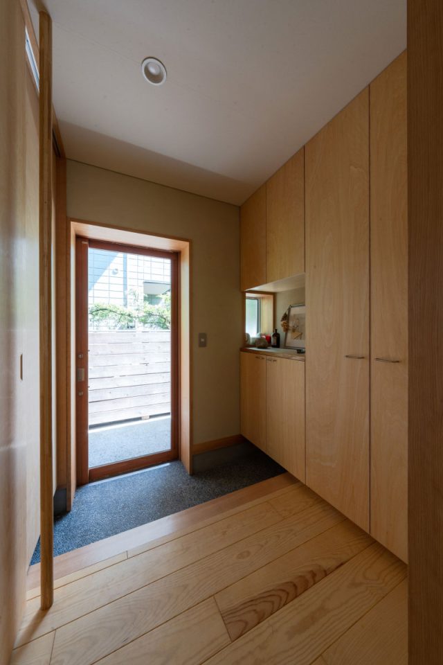 収納豊富な玄関