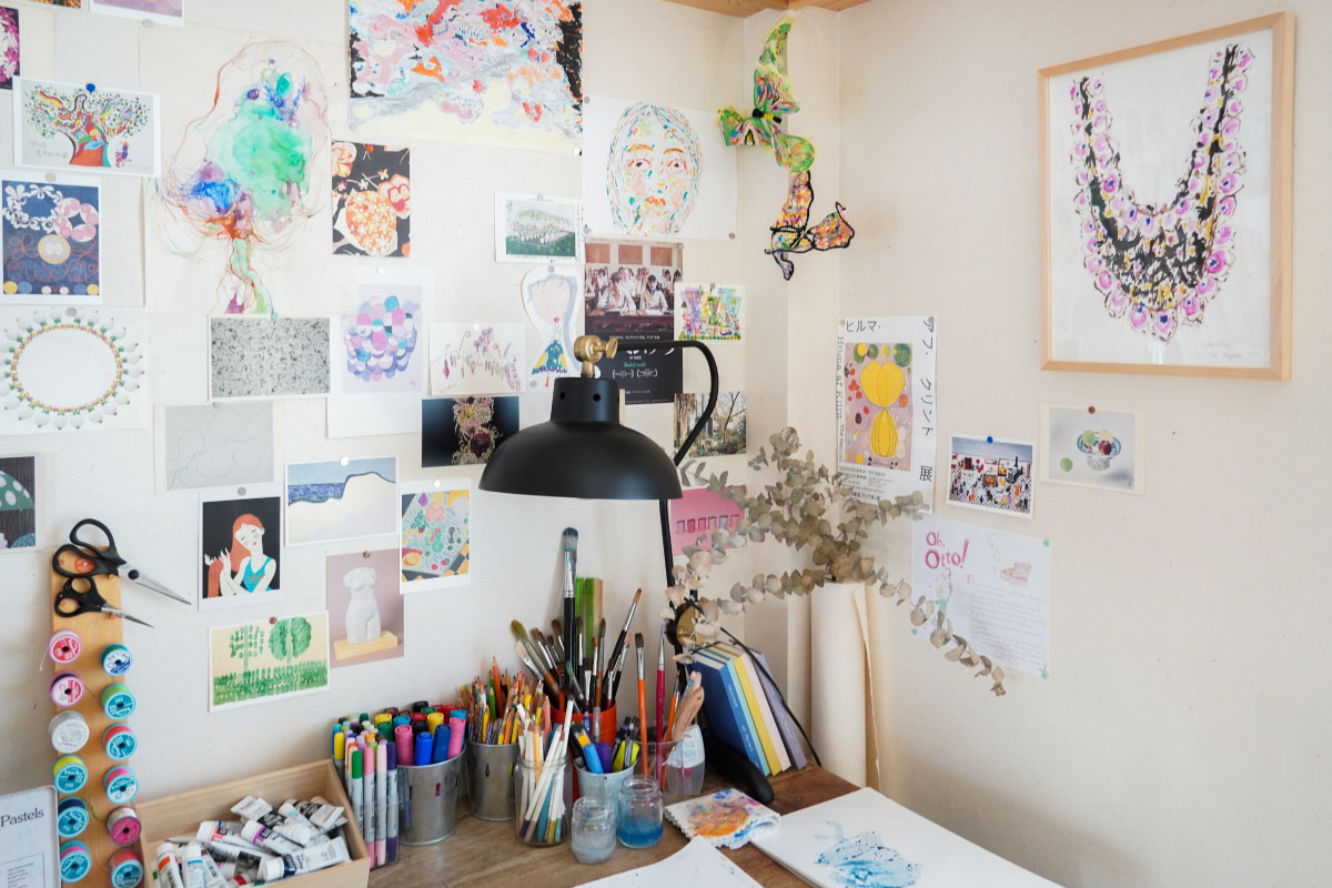 奥様の「好き」があつまったアトリエのデスク　