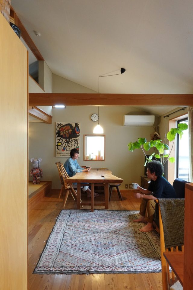 お気に入りの家具やアートに囲まれた暮らし