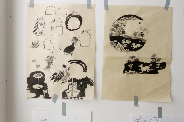 生き物から風景まで様々な表情の奥様の絵付け用のラフスケッチ