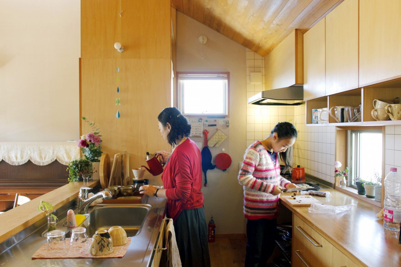 ふたり立っても広々と使えるキッチン