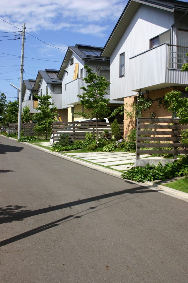 植栽もまち並み全体のデザインとあわせて計画された