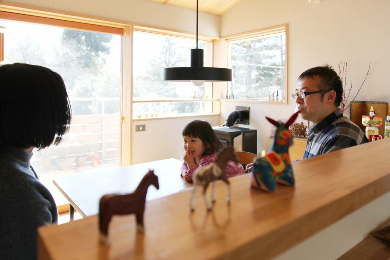 外の景色が眺められる2階リビング