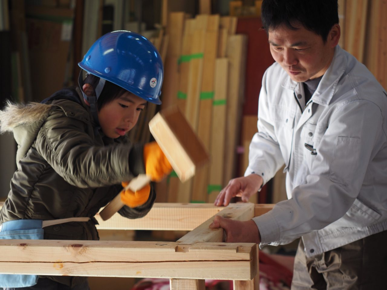 山本大工さんと一緒にミニ上棟。