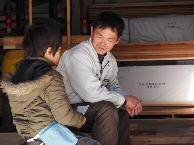 用意してきたメモを読んで、大工さんにインタビュー。