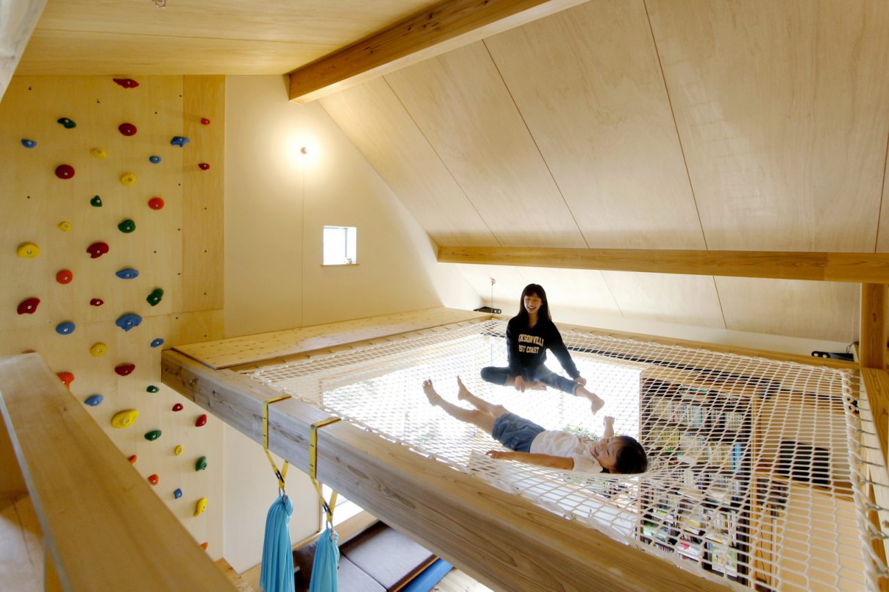 上下左右、色々な場所へ自由に行き来できる2階リビング