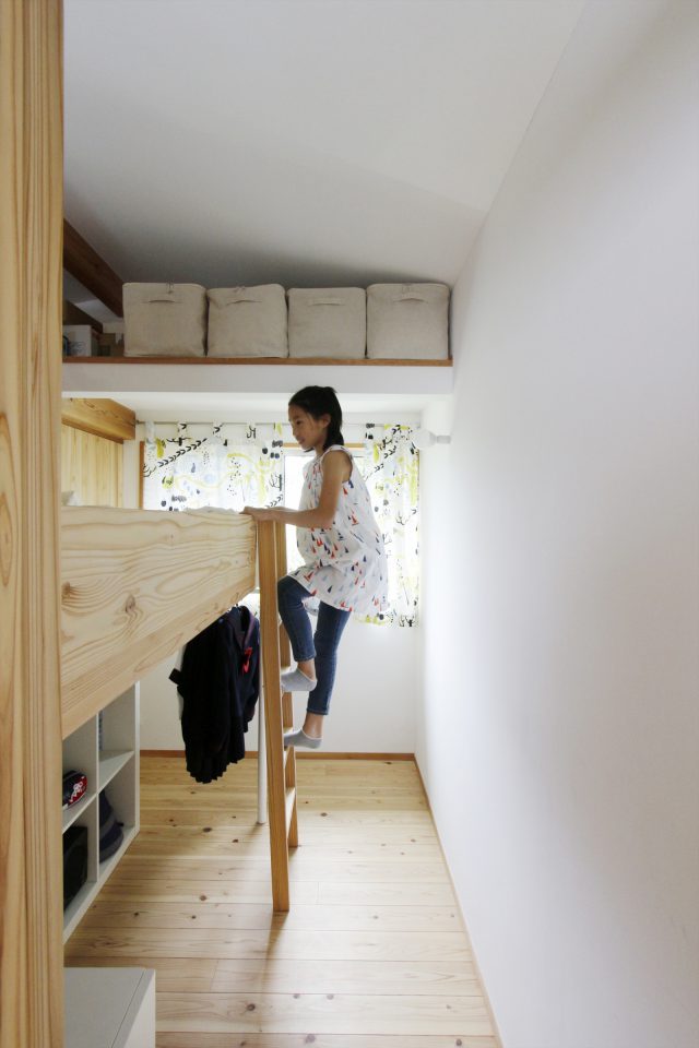 ご主人自ら間仕切り工事でつくった個室。