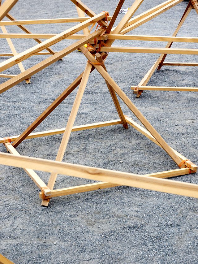 みんなで協力して組み立て、豊かな発想力から様々なかたちが生み出されていきます