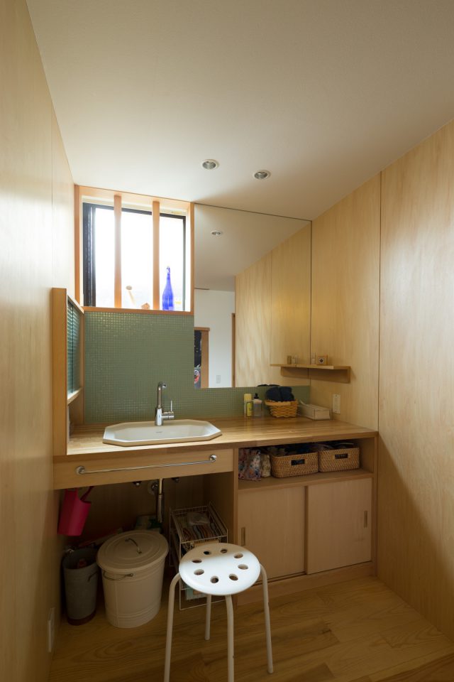 洗面室：撮影 西川公朗