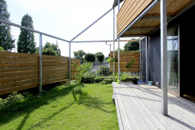 芝生のきれいな庭