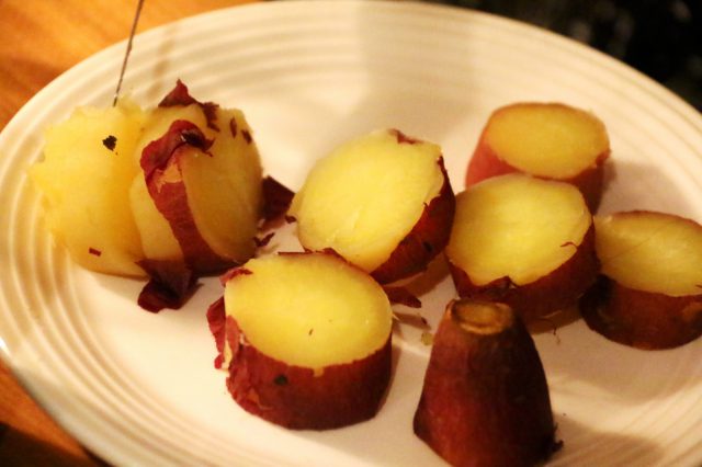薪ストーブで焼き芋も！