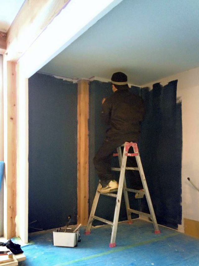 ご主人はネイビー色に塗装