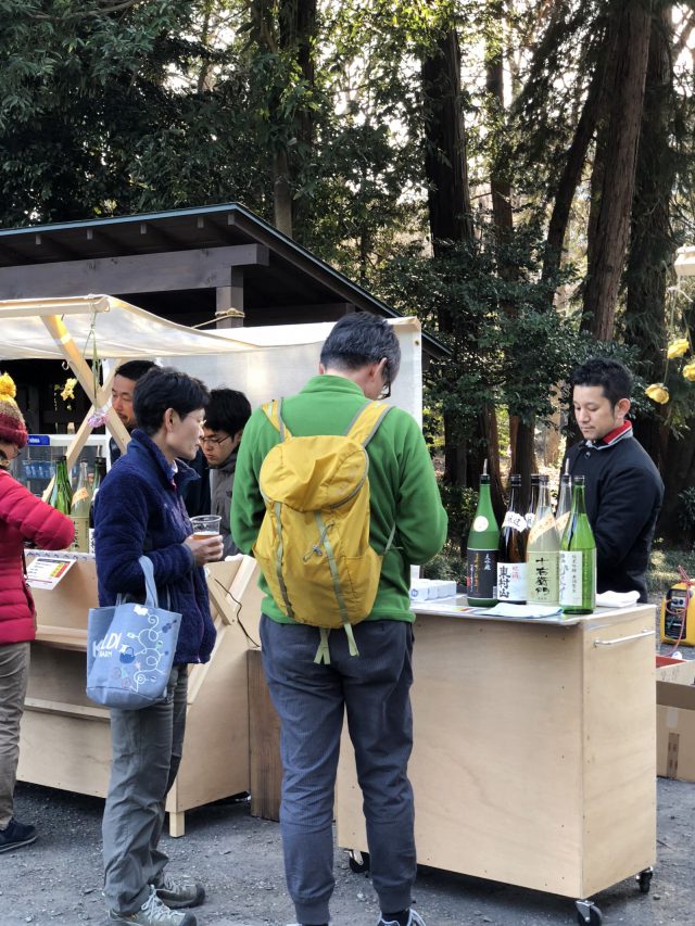 豊島屋酒造さんの日本酒をさまざまにラインナップした屋台も。飲み比べも楽しそうです。