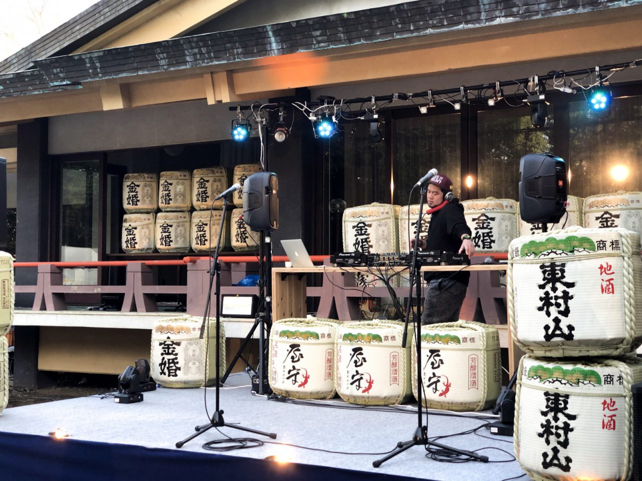 DJブースも「大工の手」