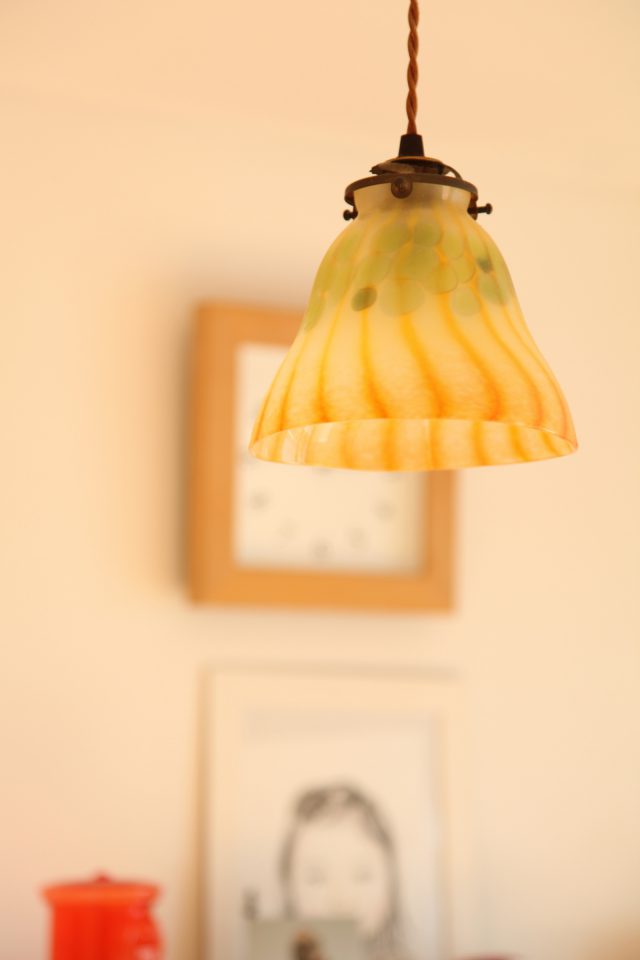 ガラス作家さんによる、カボチャがモチーフのペンダントライト