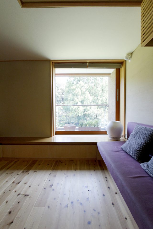 公園の景色を眺められる2階リビングの特等席