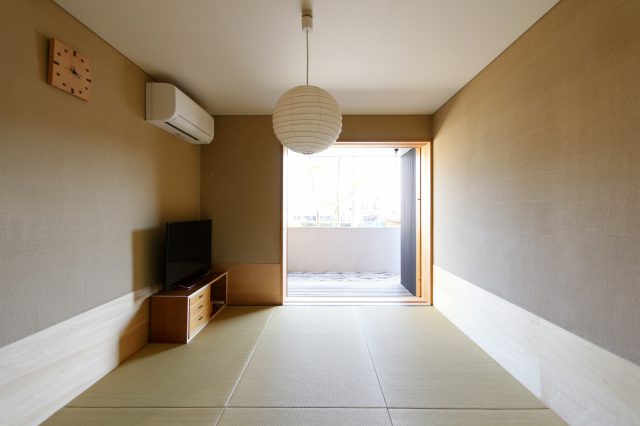 デッキとつながる１階和室