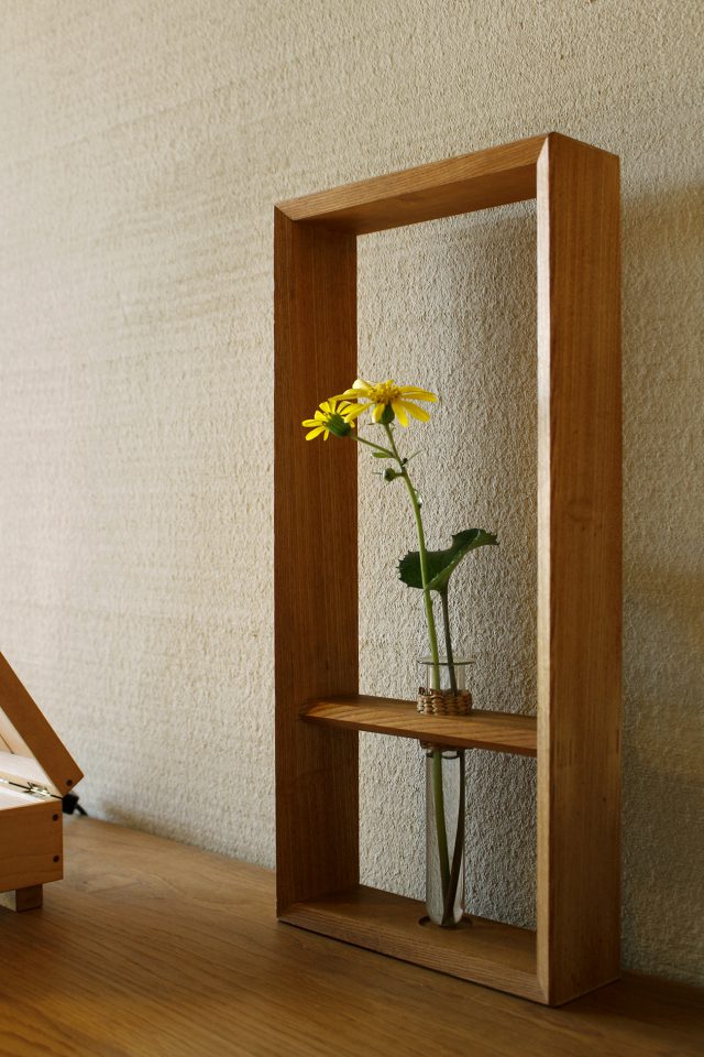 ご主人お手製の花差し