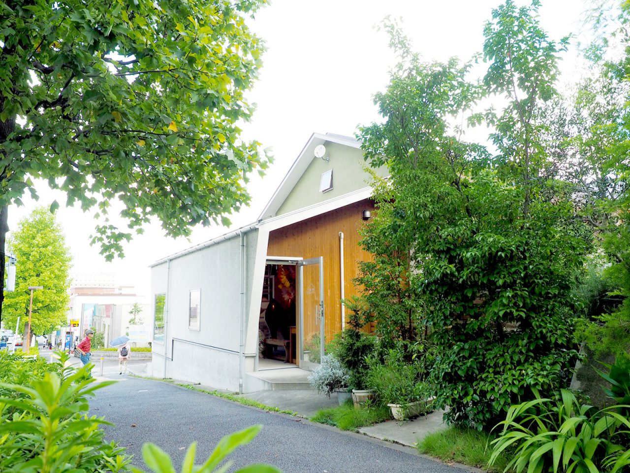 大通りに面したギャラリー「BearFruits」