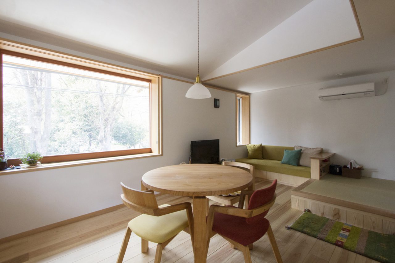 ガラスのペンダントライトは大谷佳子さんの作品