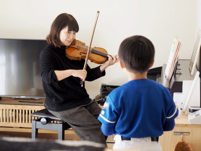奥様のバイオリン演奏