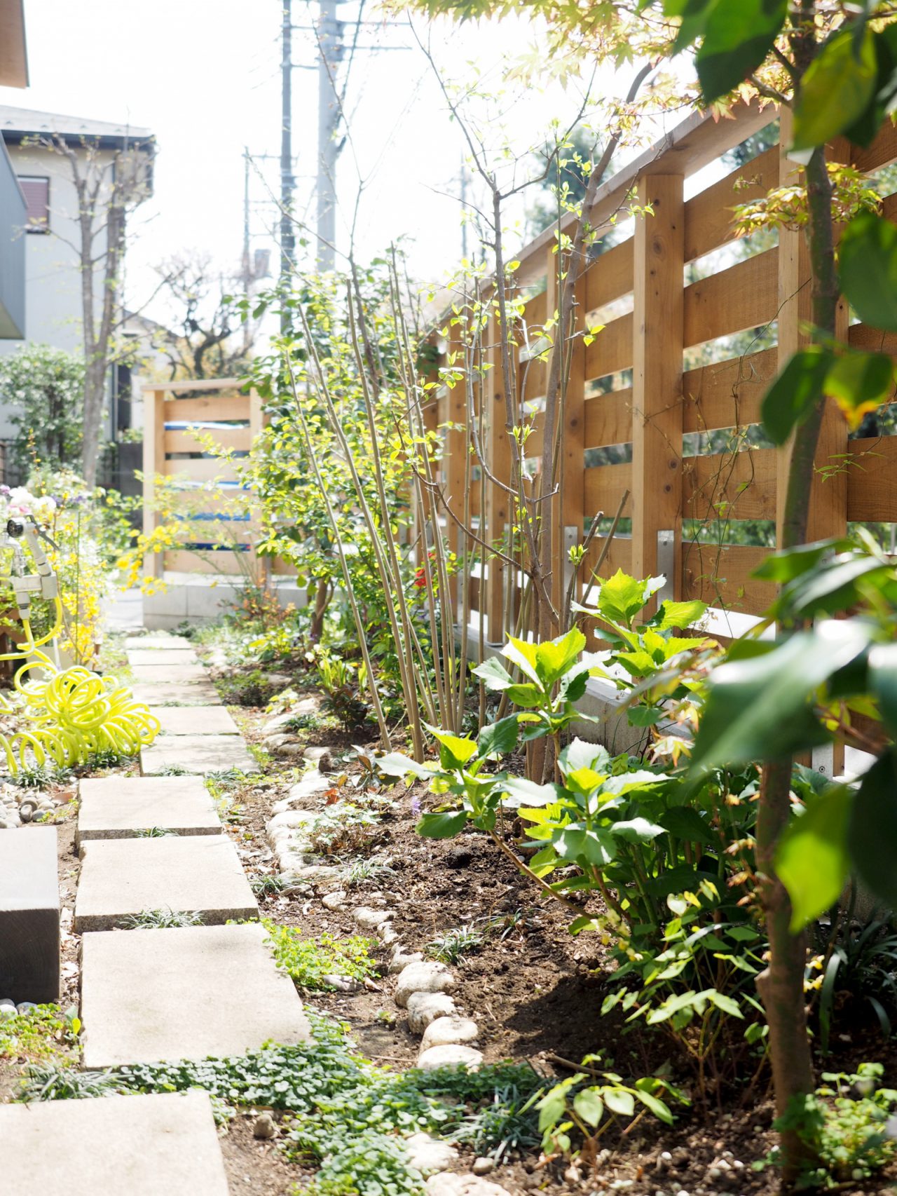小径のある素敵なお庭(造園デザイン にしお設計室 西尾春美)