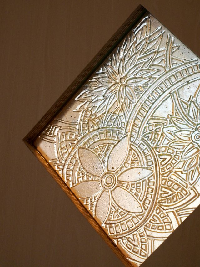 ドアにはめ込まれた美しい色のガラス作品(OtaniYoshikoGlass大谷佳子)