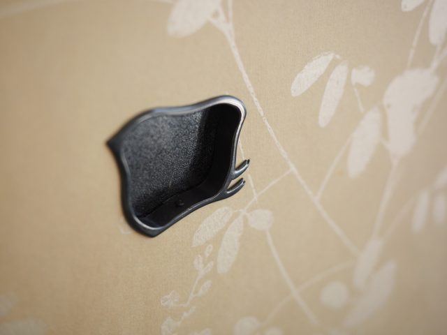 可愛らしい千鳥型の襖の引手