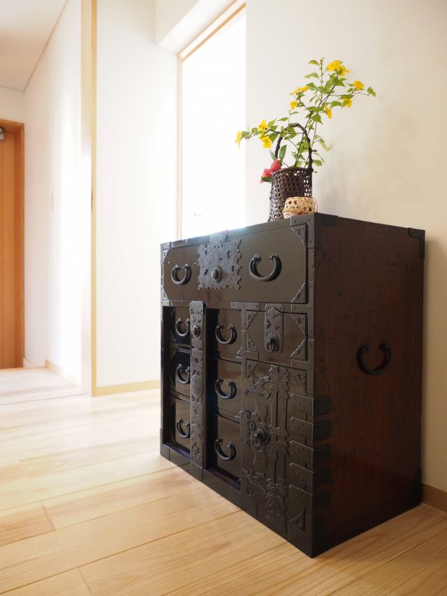 時代家具のお店「古福庵」で手に入れた箪笥