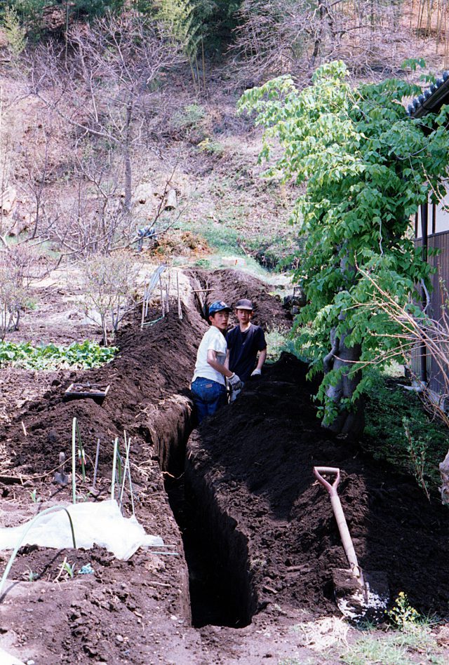 双子の兄と。中学一年生くらいのころ。