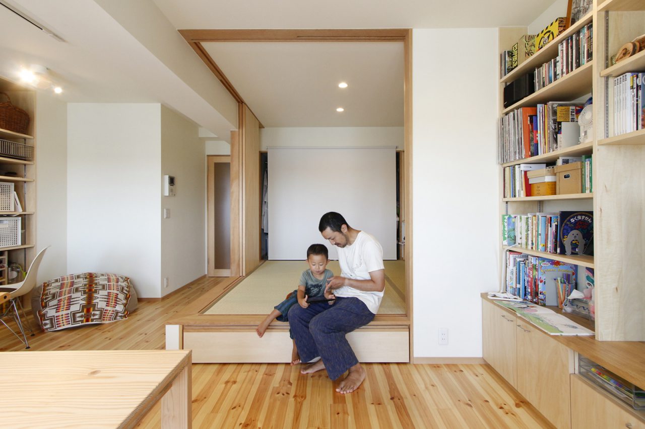 腰かけられる小上がり