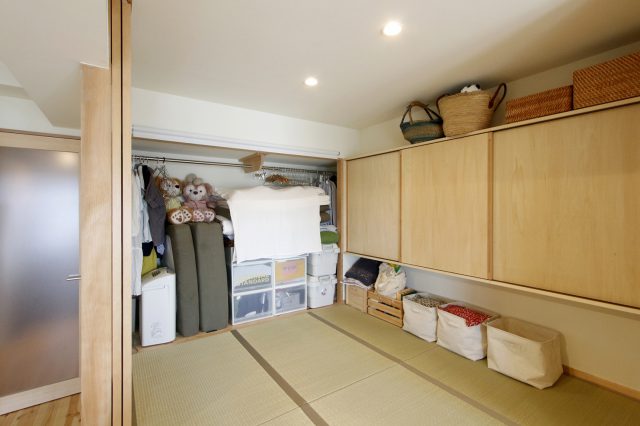 目隠しにも使えるロールスクリーン