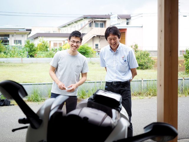 バイク好きの営業担当遠藤と取材時もバイク談義で盛り上がっていました。
