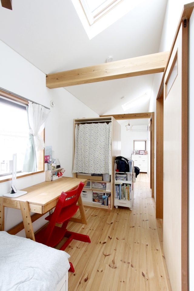 左右横長につながる部屋(長女のお姉ちゃんの部屋)