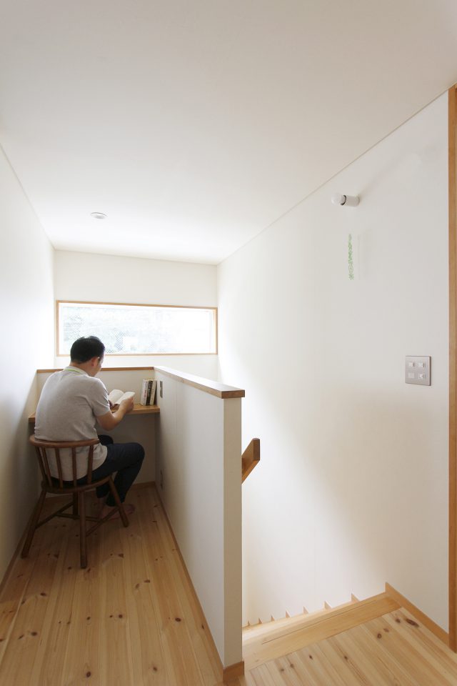 階段横のちいさなワークスペース