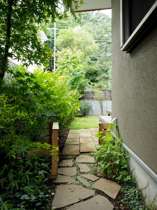 庭のアプローチ