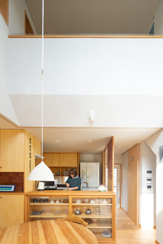 キッチンの脇には柿渋和紙が。