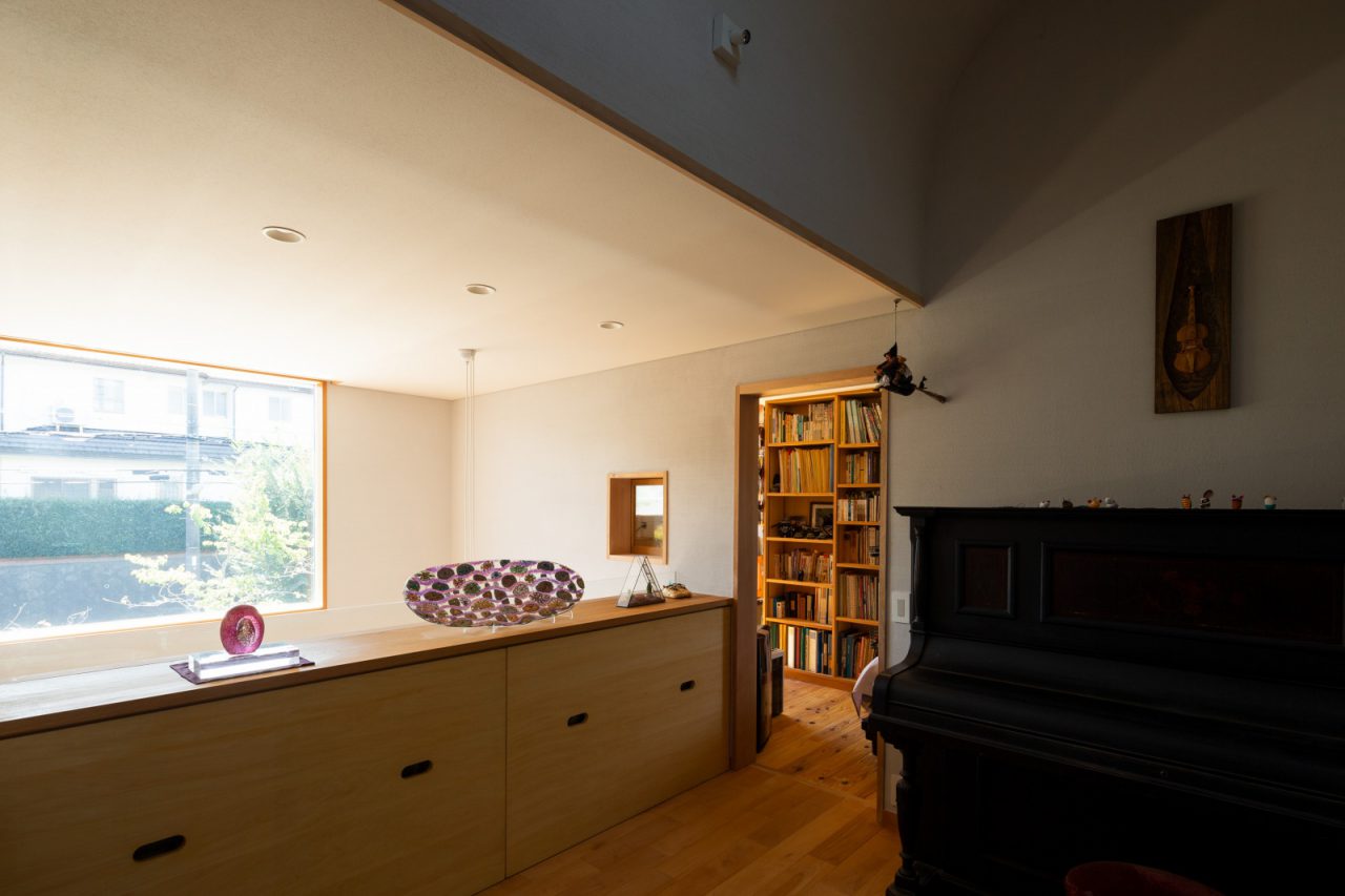 吹き抜けに面したギャラリースペース