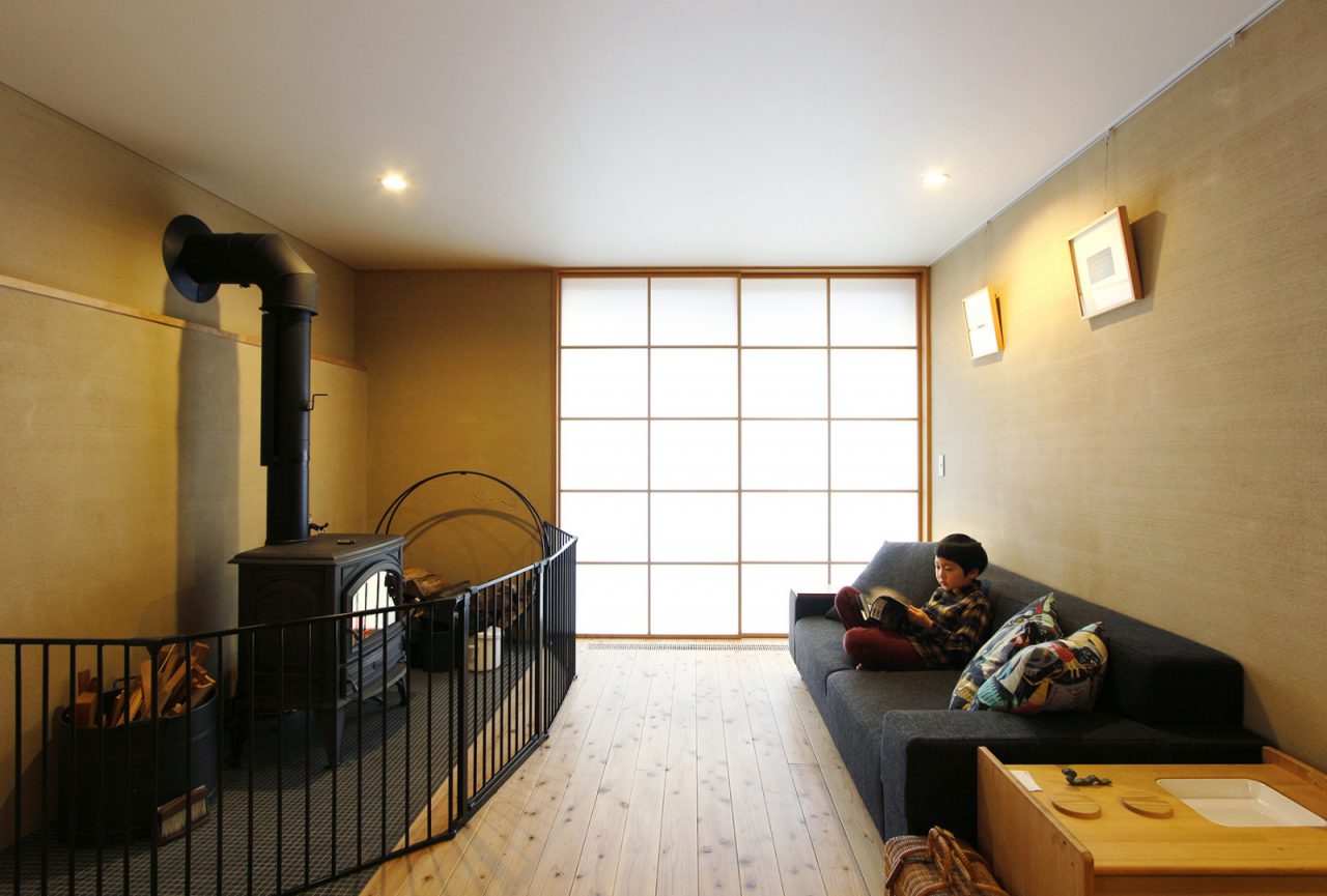 リビングの主役は薪ストーブ