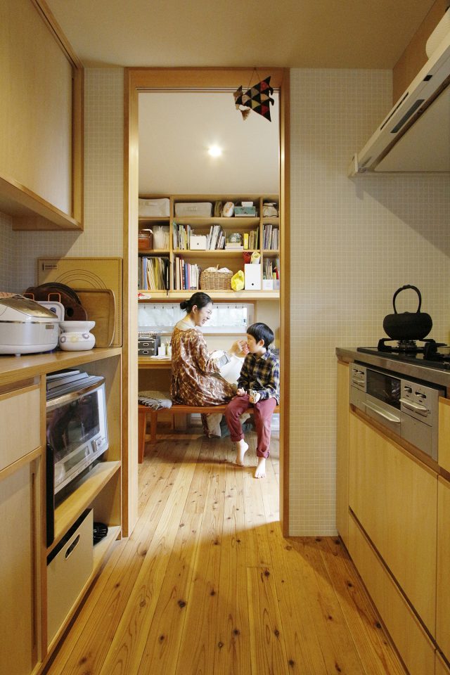 キッチン奥のスタディースペース