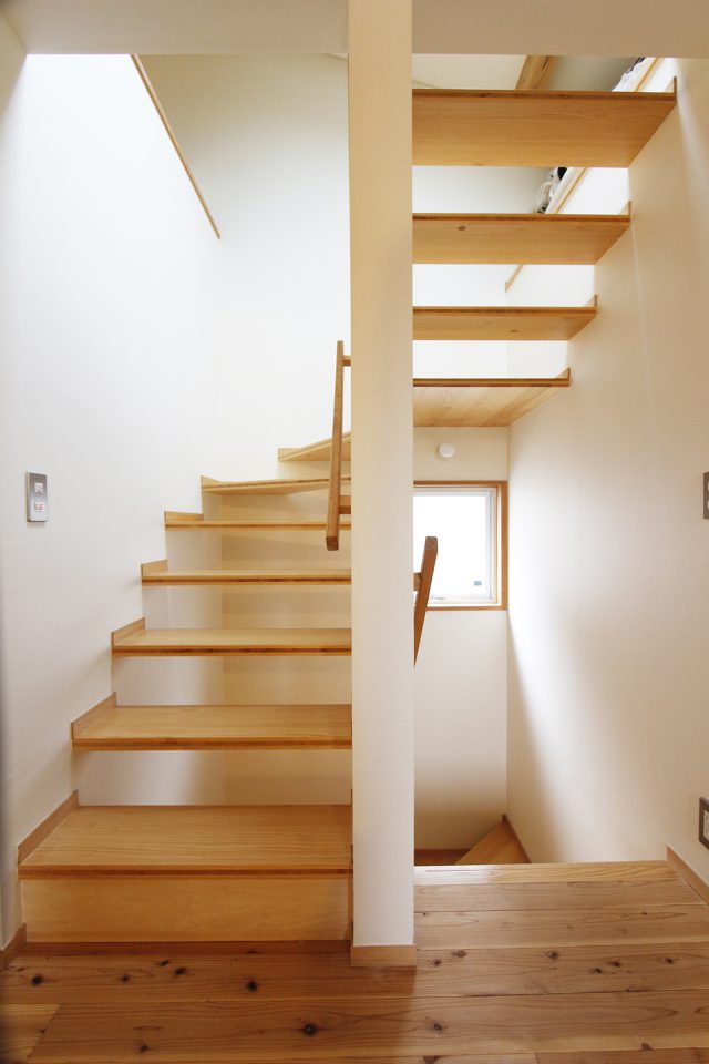 2階から３階ロフトへ上がる階段