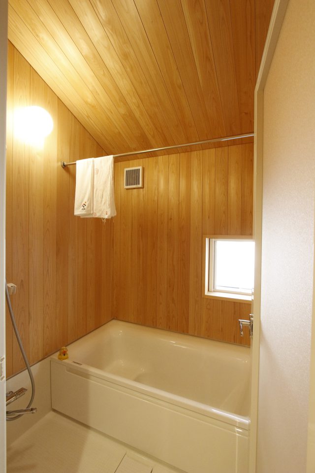 さわら材をつかったハーフユニットバス