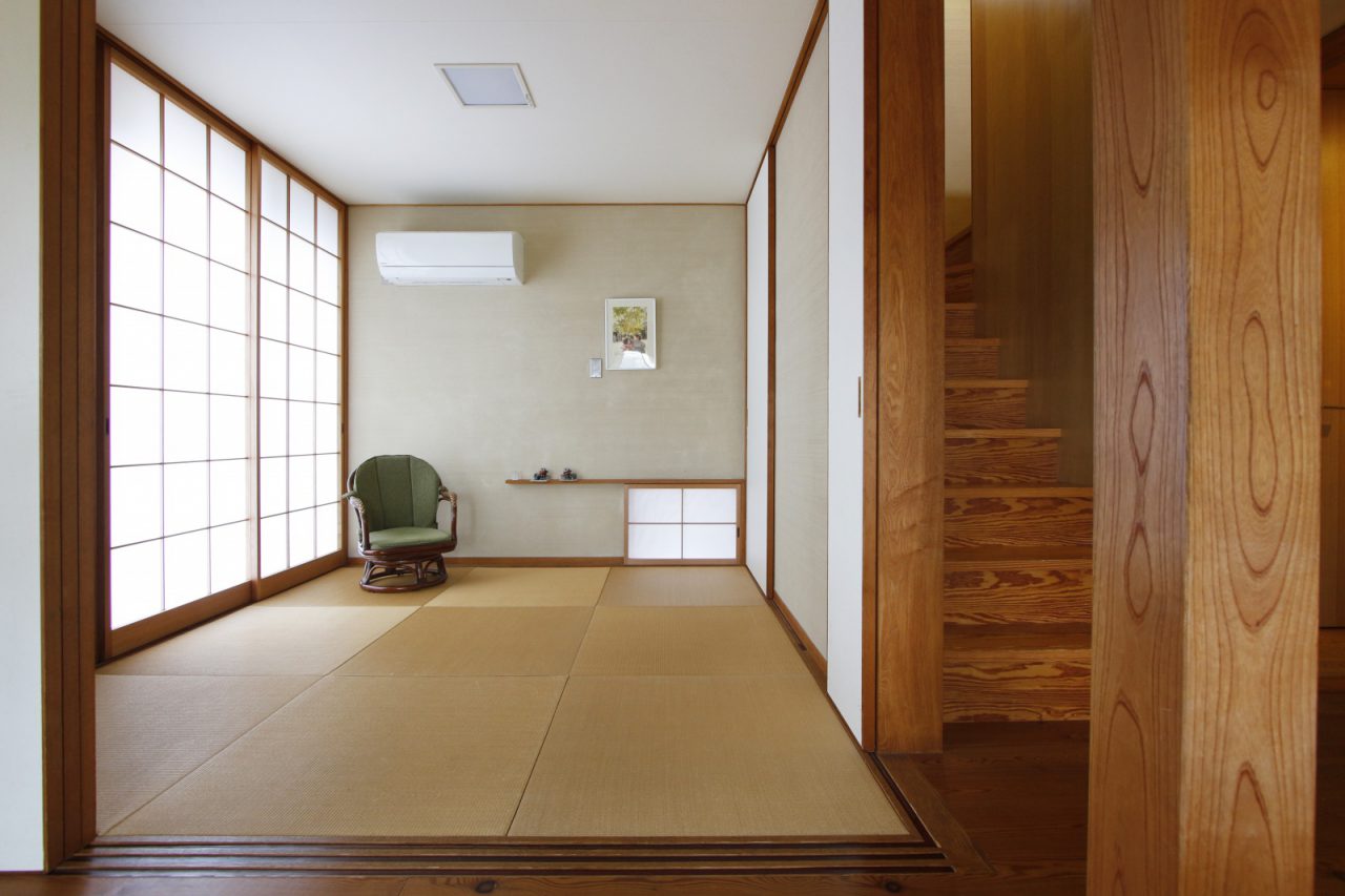 リビングに隣接する和室。早川家唯一のエアコンがあり、祖父母が訪れた際や夏の寝床として活躍。