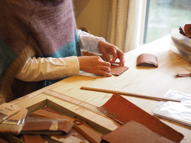 和紙をつかった空間づくりを手がける朝子さん