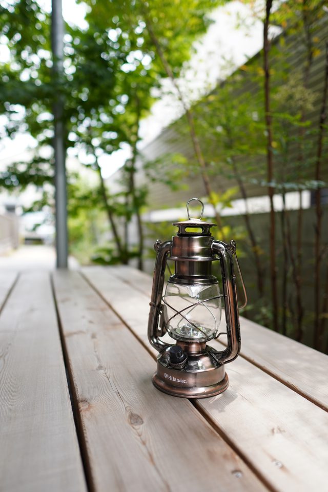 ランタンは庭づくりの記念のプレゼントだそう
