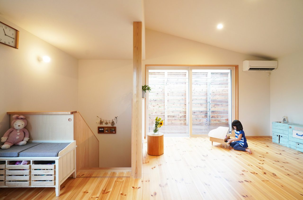 屋根裏収納のお陰でLDKは広々